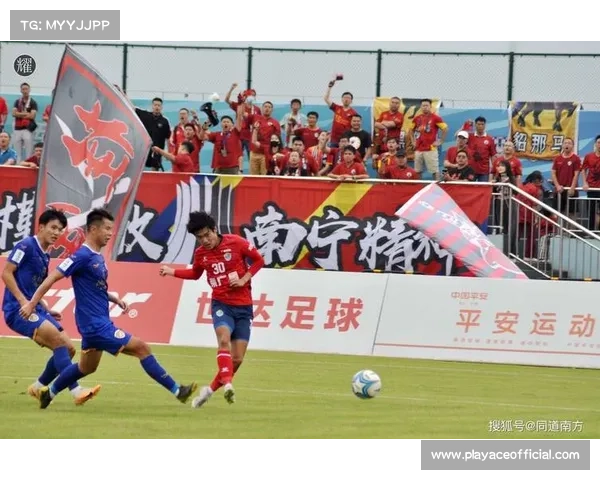 中国足球中冠联赛年薪引发热议 老总亮相依旧帅气十足成为焦点 中国足球中冠联赛年薪引发热议 老总亮相依旧帅气十足成为焦点