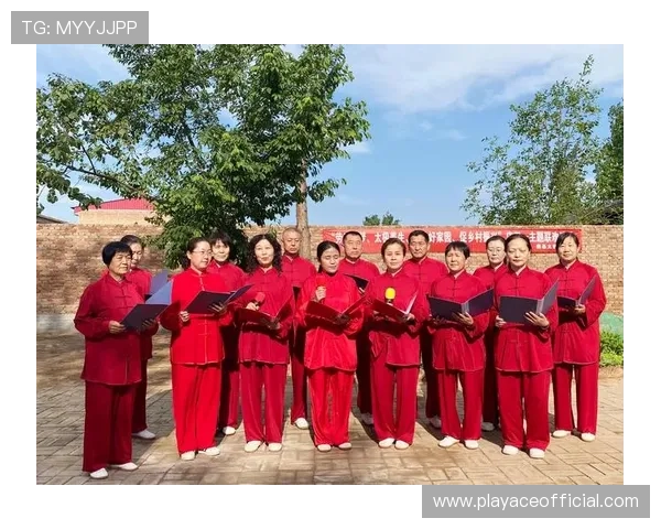 赛程现场激情四溢观众高喊口号点燃全场气氛热血沸腾