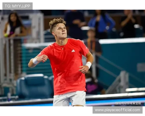 迈阿密男单决赛百冠传奇对决首冠新星 德约梅西互赠球衣引关注